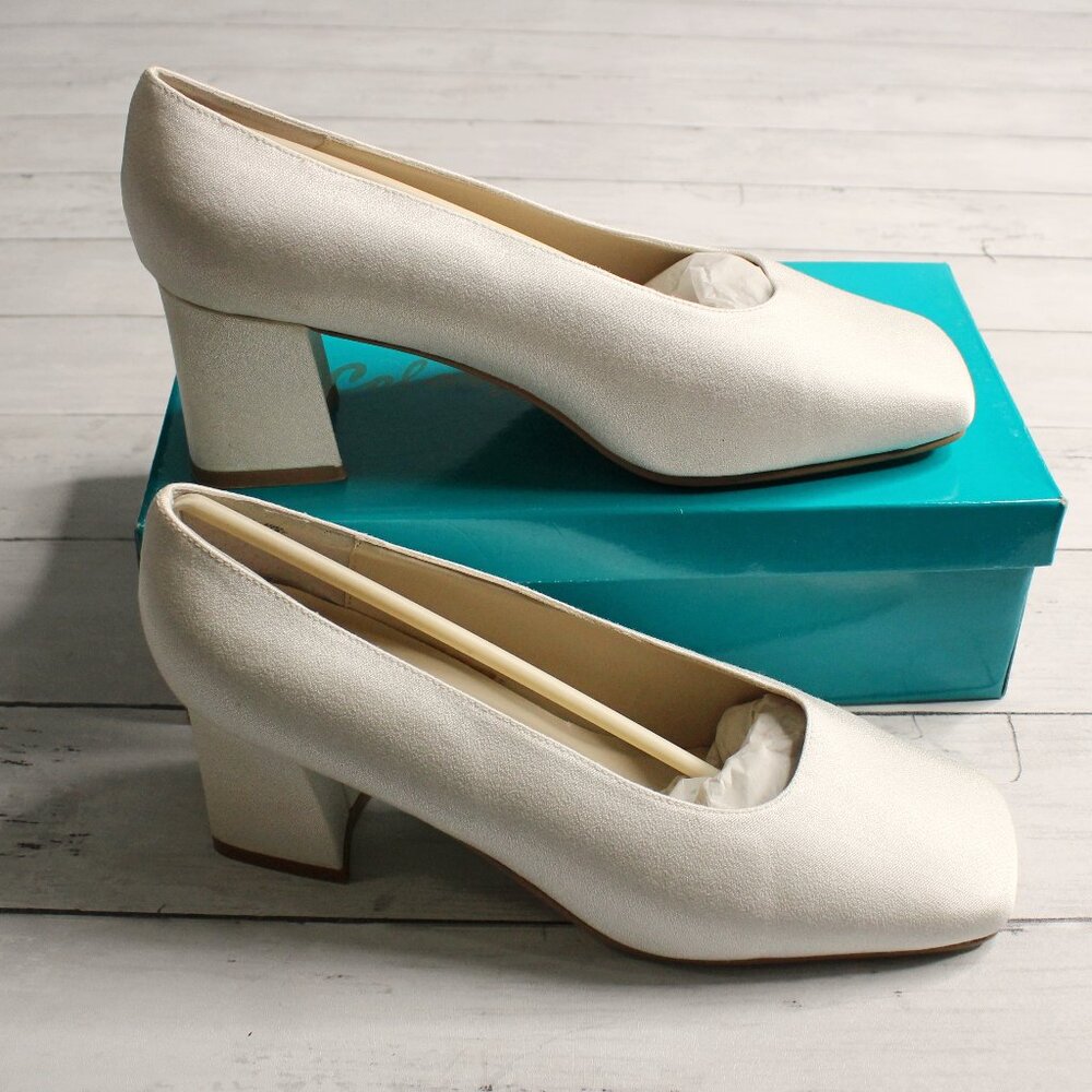 Colorful Creations Women's Size 10 D Wide White Pumps Dyeable Satin Fabric